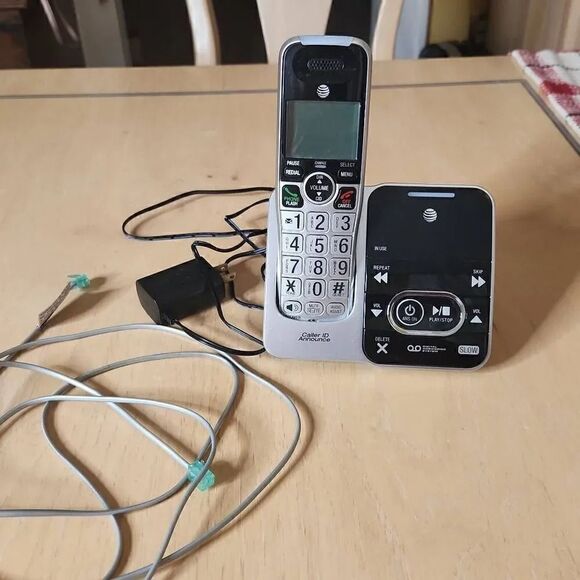 AT&T cordless phone digital answering system caller id CRL 32102 - Picture 2 of 4